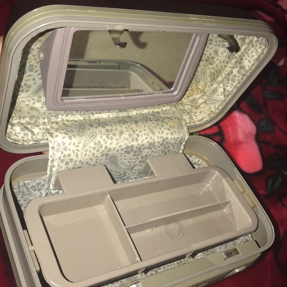 Small case - Picture 2 of 2